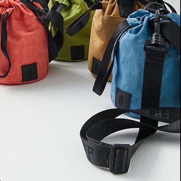 New FP Movement Road Runner Recycled Nylon Bucket Bag - Picture 2 of 8